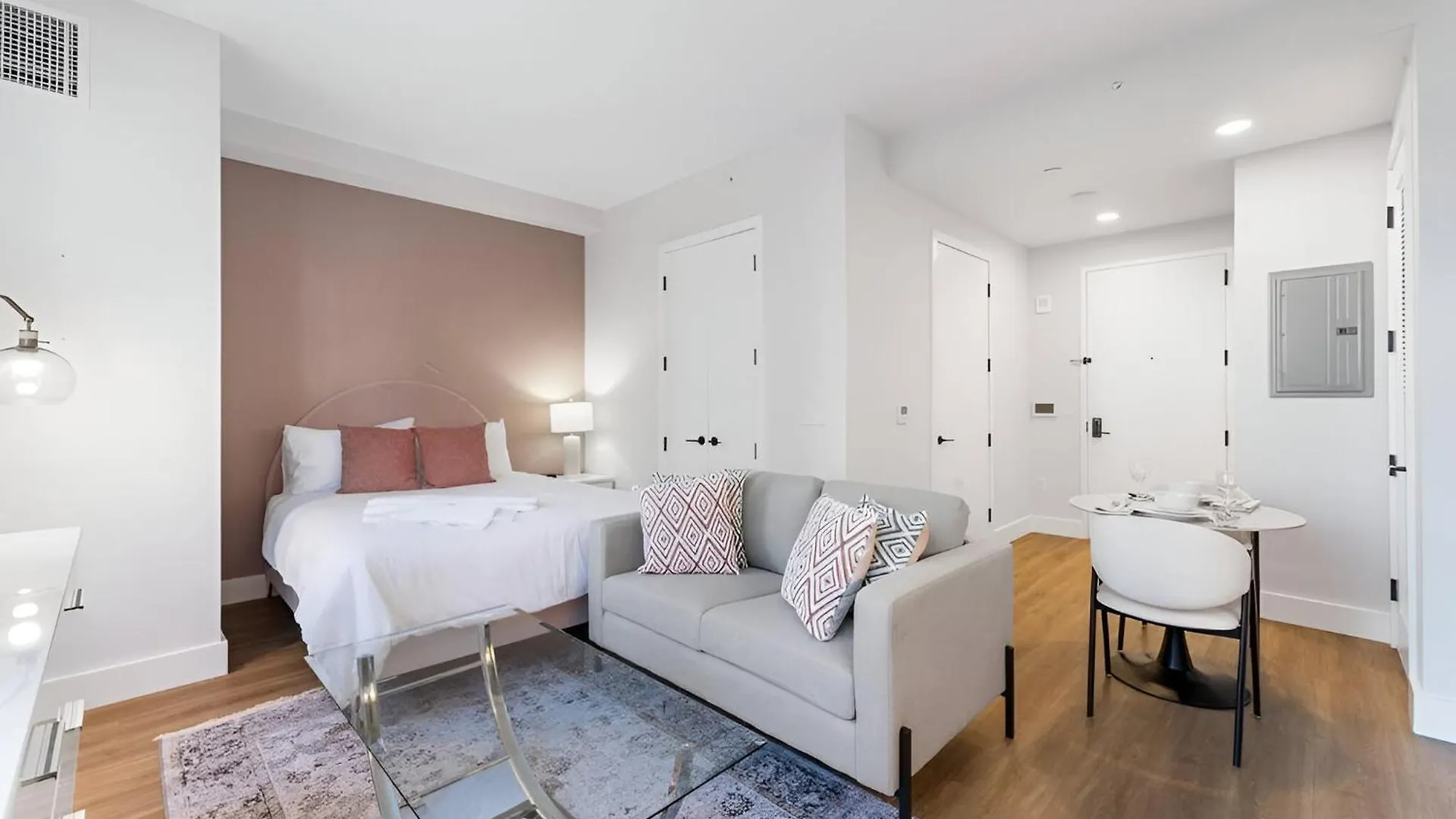 Discover Brooklyn Where Comfort Meets City Vibes New York 0*,  United States